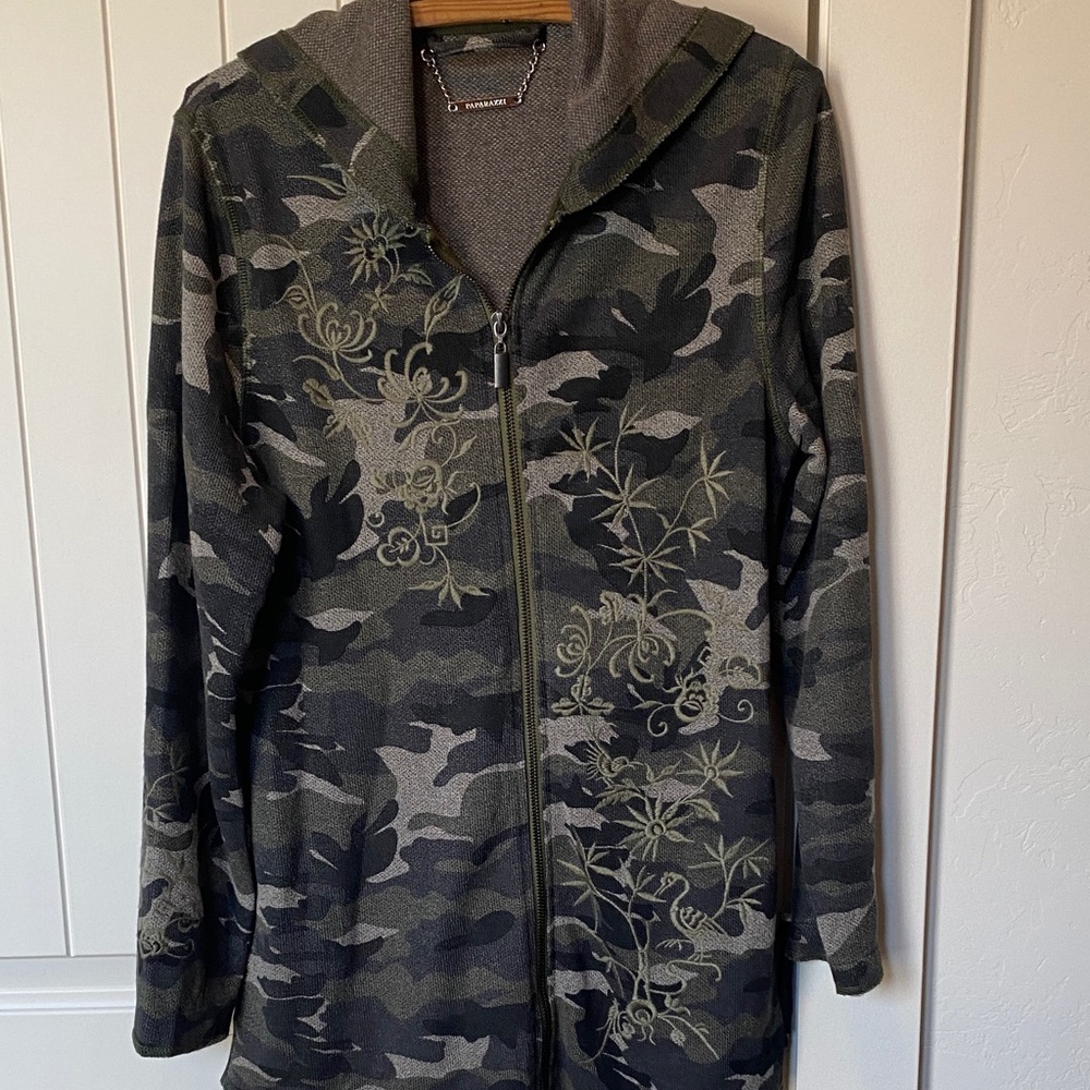 Paparazzi Gray/green Camouflage Zip Hoodie